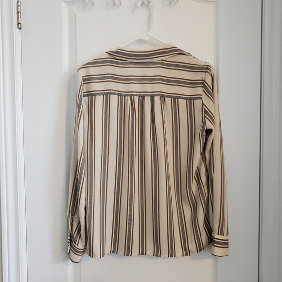 BNWT Dynamite Button-Up Blouse. - Picture 2 of 5